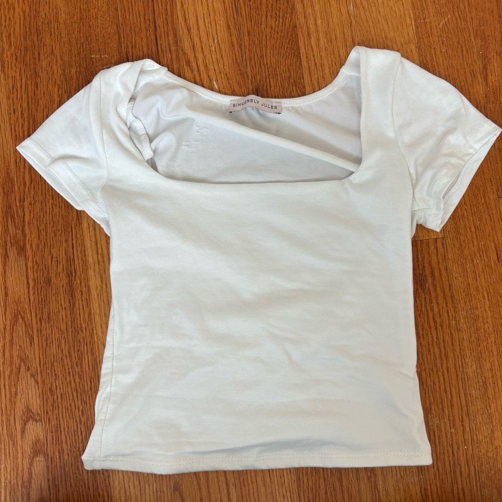 White cropped tshirt